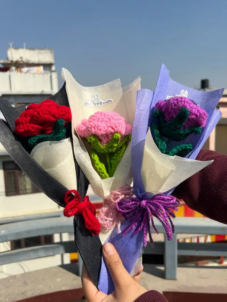 RoseAura™ – Handmade Crochet Rose