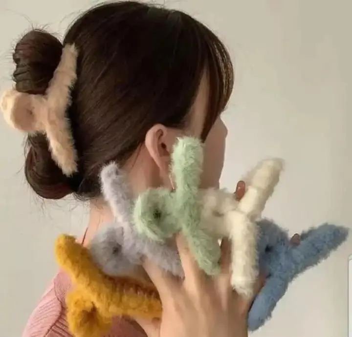 BLUE BELL -New winter plush hair claw clip large size clutcher hair claw clip crab barrette hair accessories 