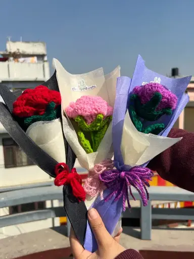 RoseAura™ – Handmade Crochet Rose